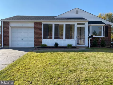 17 Farragut Ln, New Castle, DE 19720