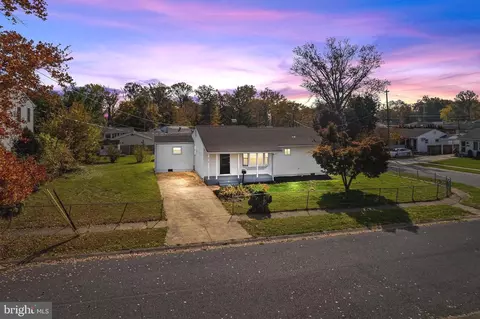 916 Bradley Dr, Wilmington, DE 19808