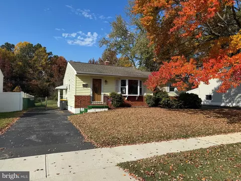 51 Dunsinane Dr, New Castle, DE 19720
