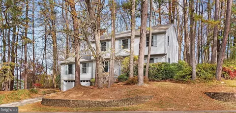 5 Fairvalley Ct, Newark, DE 19711