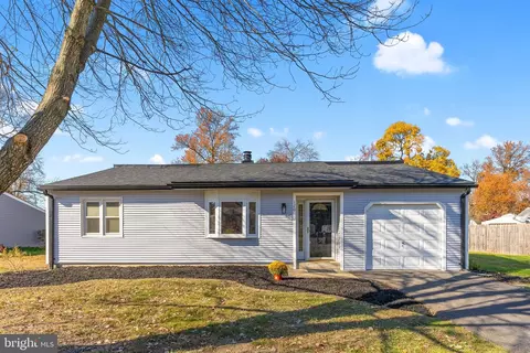 120 Piano Dr, Newark, DE 19713