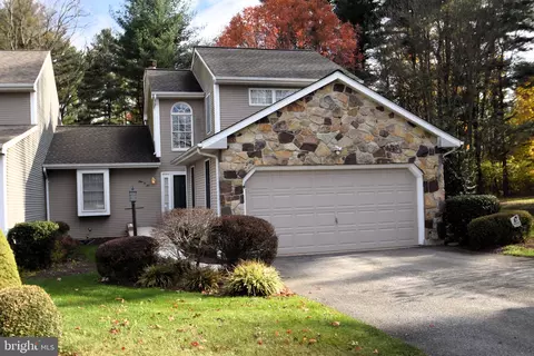 102 Red Pine Cir, Newark, DE 19711
