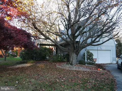 219 Harris Cir, Newark, DE 19711 photo 2