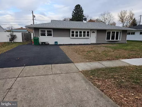 4 Meadow Ln, Newark, DE 19713 photo 2
