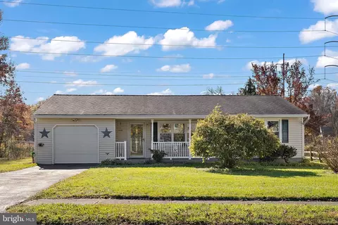 97 W Shady Dr, Newark, DE 19713