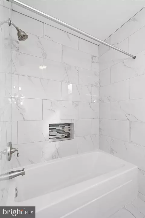 Bath - 606 Valley Run, Bear, DE 19701 photo 2 of 10