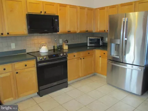 33 Shawn Ln, Bear, DE 19701 photo 11