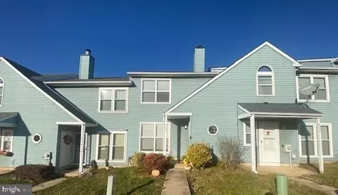 206 White Plains Ct, Newark, DE 19702