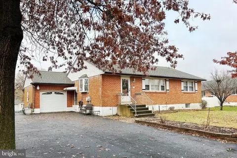 21 Tiverton Cir, Newark, DE 19702