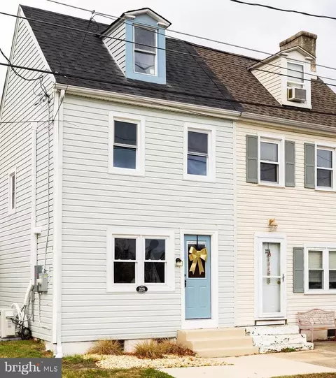 228 Franklin St, Delaware City, DE 19706