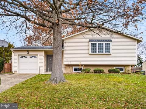 2 Calwell Dr, New Castle, DE 19720