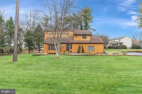 135 Tall Pines Rd, Newark, DE 19713