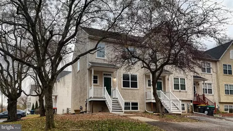 6 W Richards Ln, Newark, DE 19711
