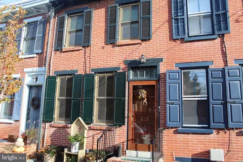 213 Harmony St, New Castle, DE 19720