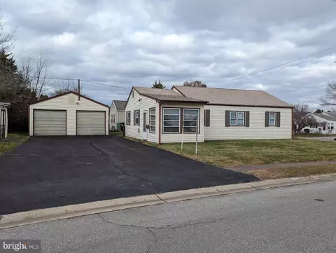 25 Lea Rd, New Castle, DE 19720