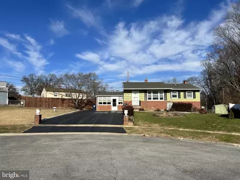 16 Flora Cir, Newark, DE 19711