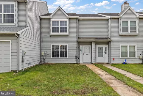 14 Warren Pl, Newark, DE 19702