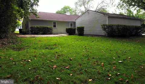 678 Brook Dr, Newark, DE 19713