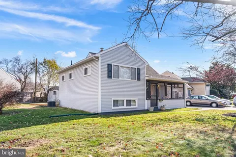 8 Matthews Rd, Newark, DE 19713
