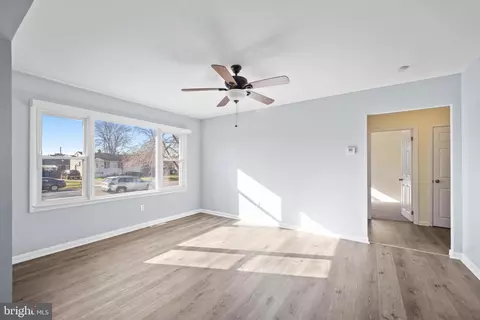 1108 Birchwood Dr, Newark, DE 19713 photo 3