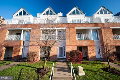 203 Christina Landing Dr, Wilmington, DE 19801