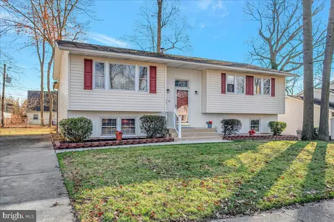 9 Sanford Dr, Newark, DE 19713
