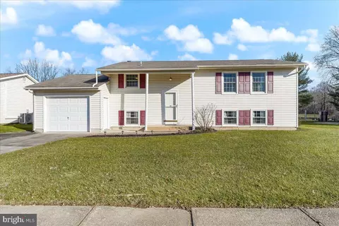 261 Oakfield Dr, Newark, DE 19713