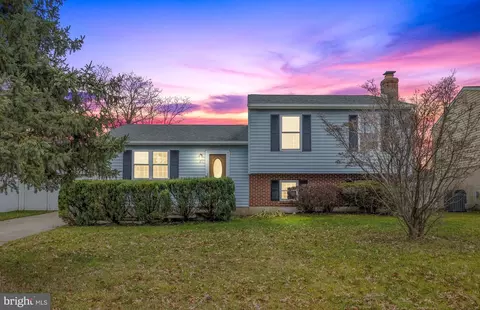 27 Old Fence Ln, Newark, DE 19702