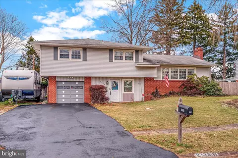 2728 N Robino Dr, Wilmington, DE 19808