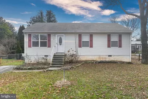 211 Madison St, Delaware City, DE 19706