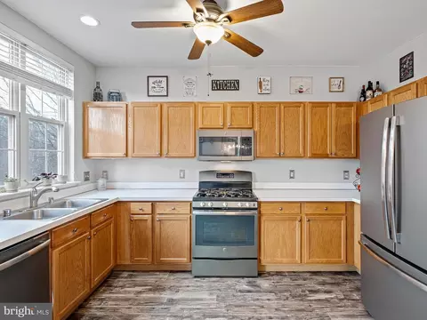 17 Shane Cir, Bear, DE 19701 photo 8