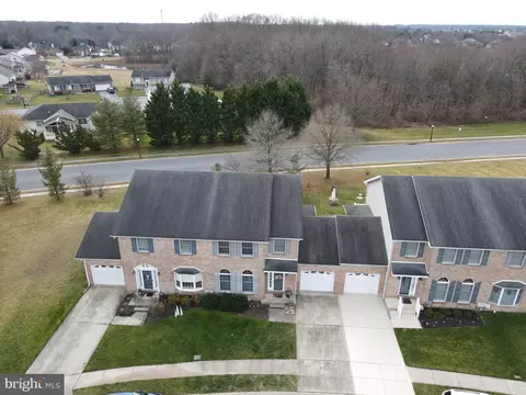 35 Marble House Dr, Bear, DE 19701 photo 2