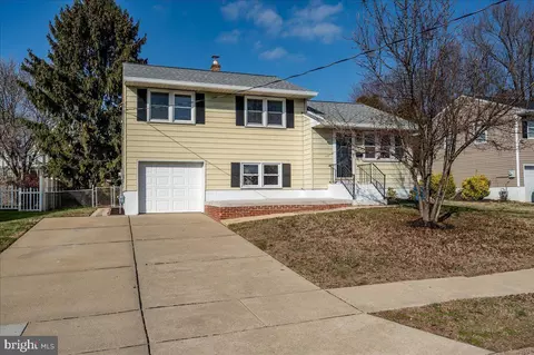 1421 Oak Hill Dr, Wilmington, DE 19805