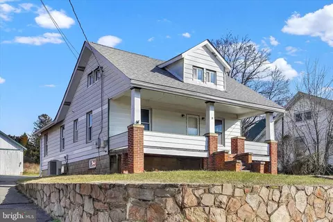 19 W Main St, Christiana, DE 19702
