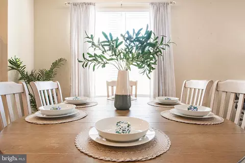 Dining - 636 Red Maple Rd, Middletown, DE 19709 photo 6 of 7