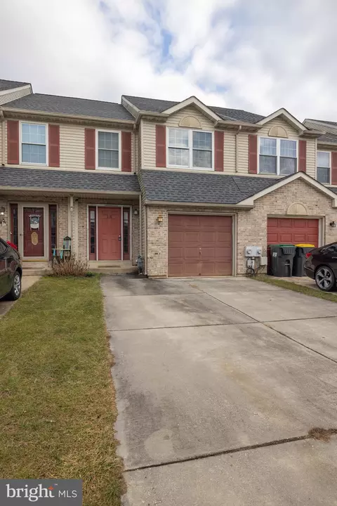 13 Woodcrest Ct, Newark, DE 19702