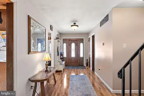 40 Gill Dr, Newark, DE 19713 photo 2
