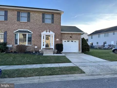 27 Dynasty Dr, Bear, DE 19701