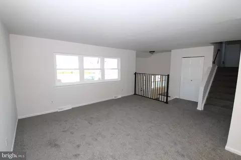 921 Devon Dr, Newark, DE 19711 photo 2