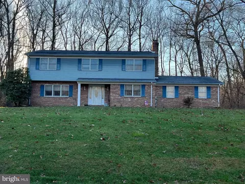 230 Forrestal Dr, Bear, DE 19701 photo 2