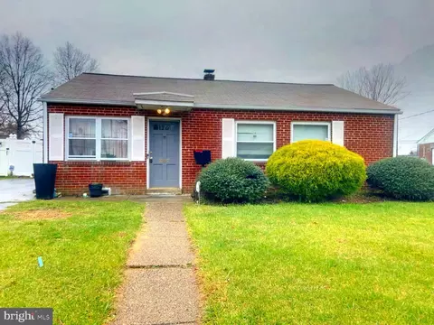 207 Hazlett Rd, New Castle, DE 19720