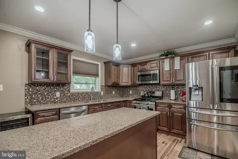 Kitchen - 212 W Moyer Dr, Bear, DE 19701 photo 4 of 6