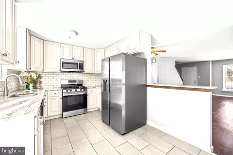 52 Three Rivers Dr, Newark, DE 19702