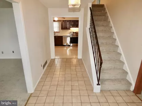 127 Sonant Dr, Newark, DE 19713 photo 2