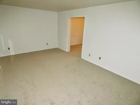 127 Sonant Dr, Newark, DE 19713 photo 4