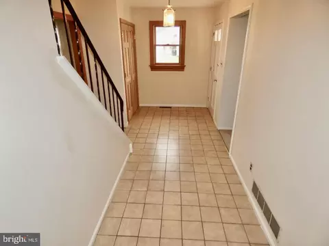 127 Sonant Dr, Newark, DE 19713 photo 3