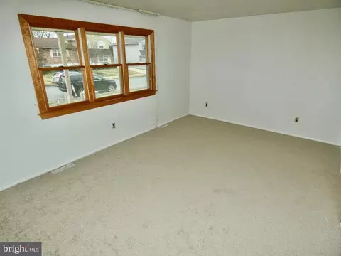 127 Sonant Dr, Newark, DE 19713 photo 6