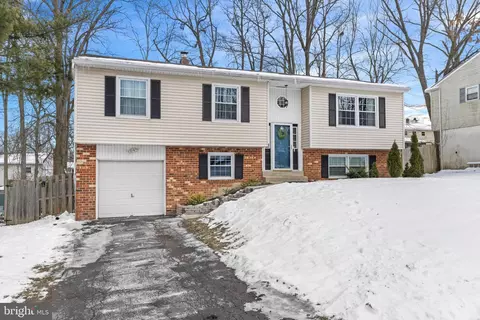14 Top View Ct, Newark, DE 19702