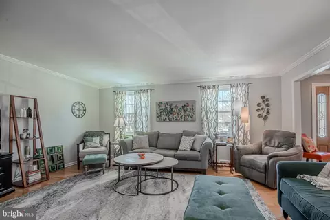 Living - 211 Hanover Pl, Newark, DE 19711 photo 1 of 3