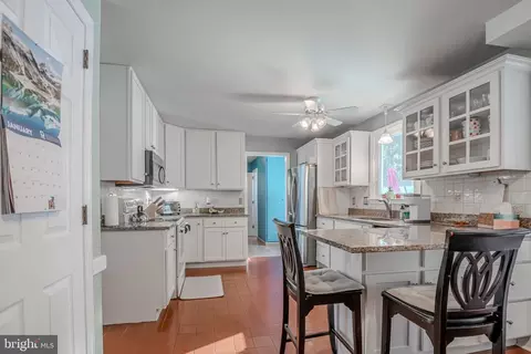 Kitchen - 211 Hanover Pl, Newark, DE 19711 photo 2 of 6